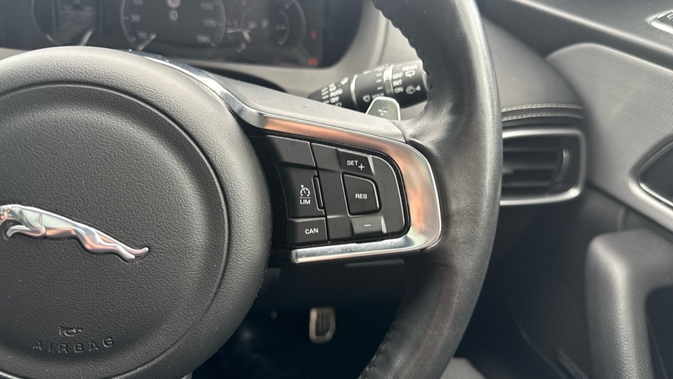 Used Jaguar F-Pace 2017 for sale - 75952410: Photo 21