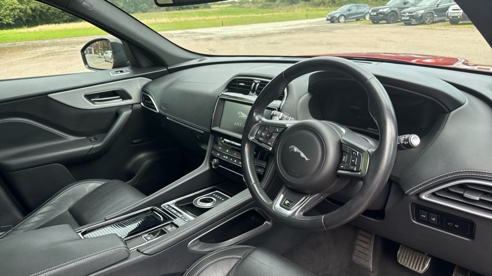 Used Jaguar F-Pace 2017 for sale - 75952410: Photo 9