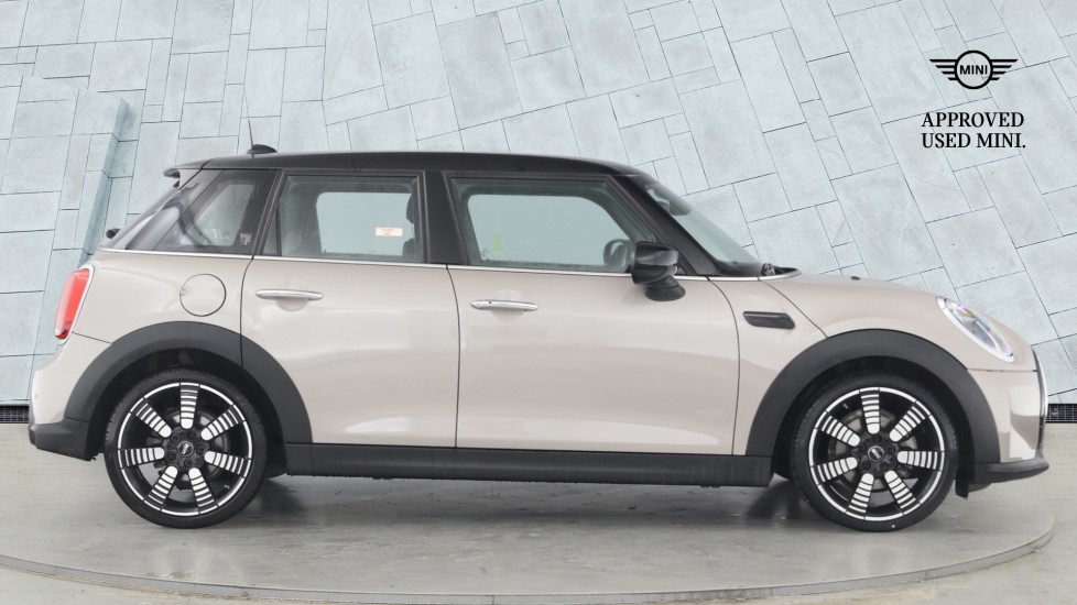 Used MINI Cooper 2023 for sale - 76493926: Photo 3