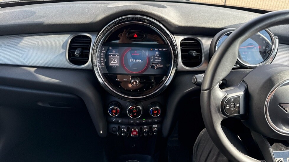 Used MINI Hatch 2022 for sale - 75929720: Photo 8