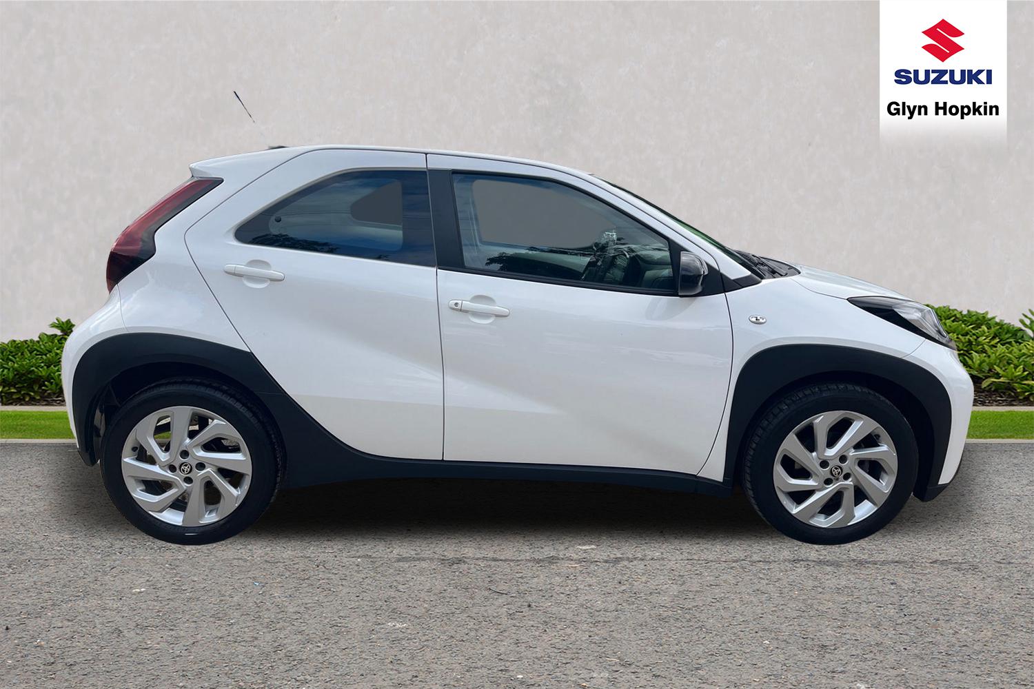 Used Toyota Aygo X 2022 for sale - 75916937: Photo 2