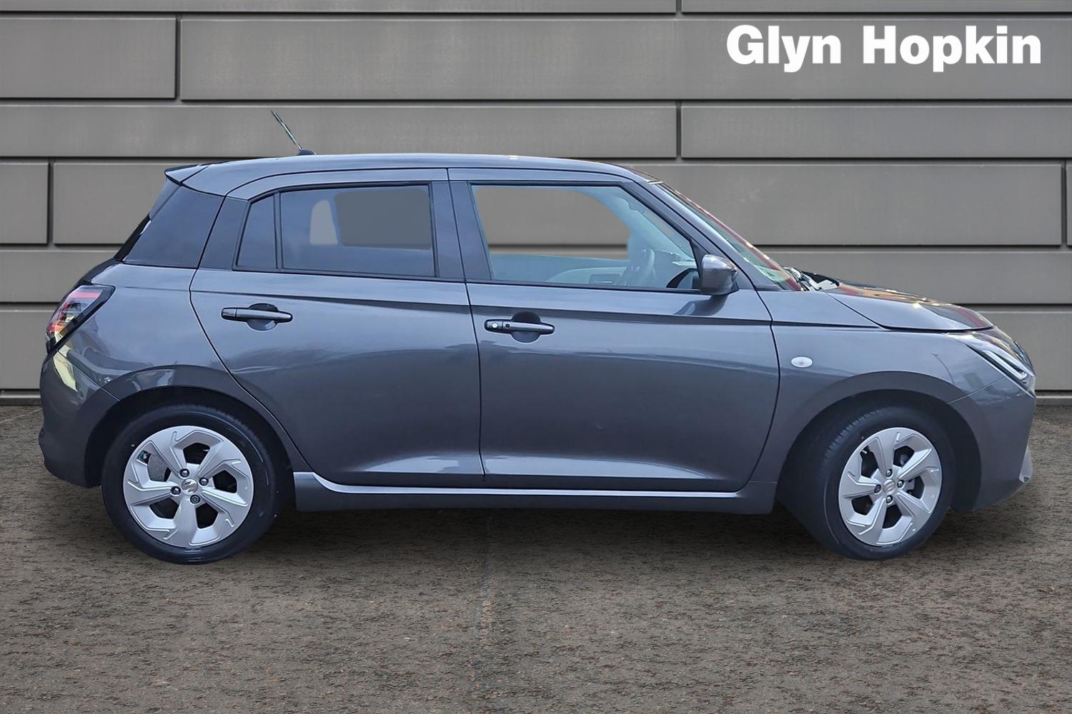 Used Suzuki Swift 2024 for sale - 77786104: Photo 2