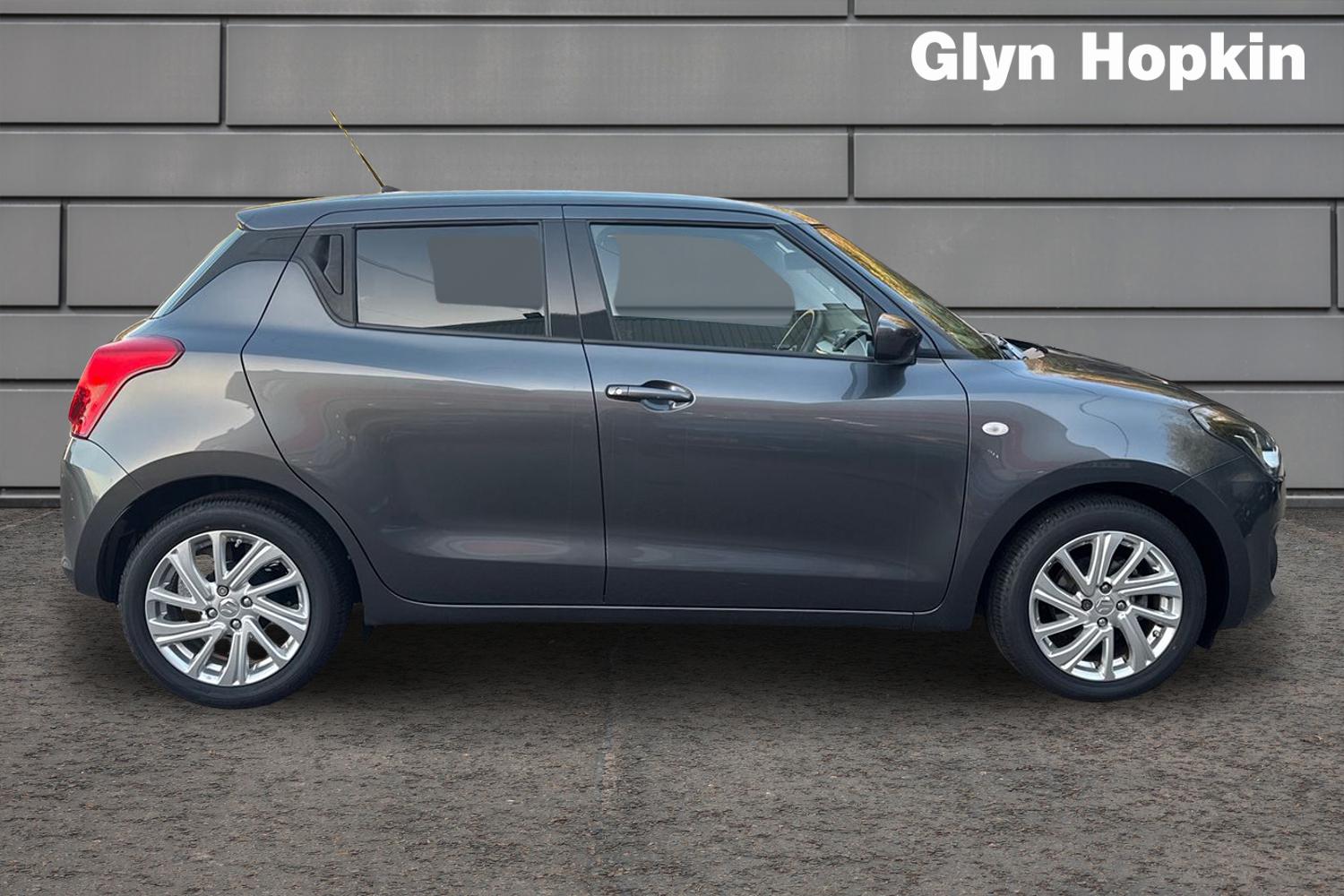 Used Suzuki Swift 2023 for sale - 76265482: Photo 2