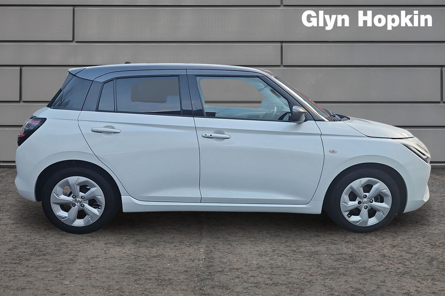 Used Suzuki Swift 2024 for sale - 77133859: Photo 2