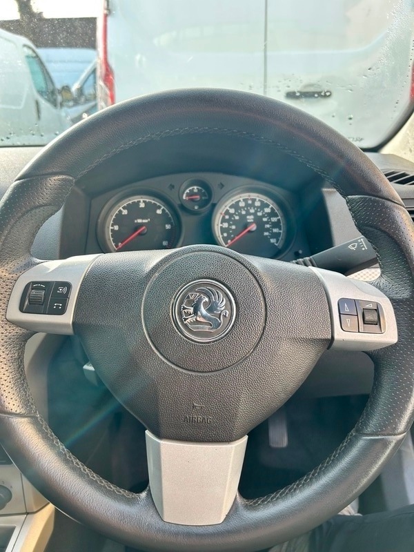 Used Vauxhall Astra 2010 for sale - 77162077: Photo 11