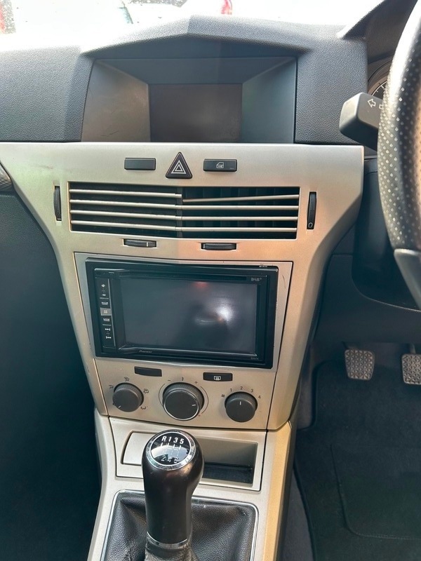 Used Vauxhall Astra 2010 for sale - 77162077: Photo 12