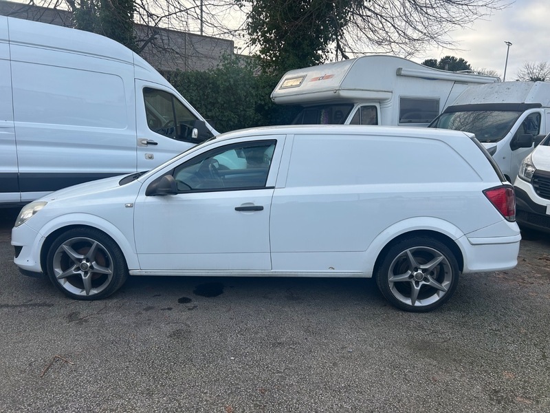 Used Vauxhall Astra Van 2010 for sale - 77162077: Photo 2