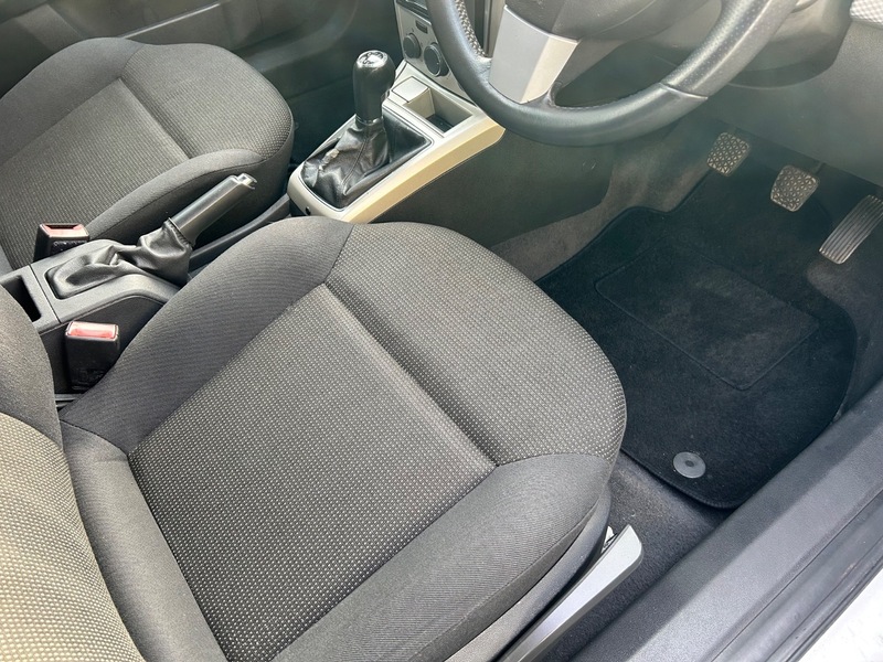 Used Vauxhall Astra 2010 for sale - 77162077: Photo 9