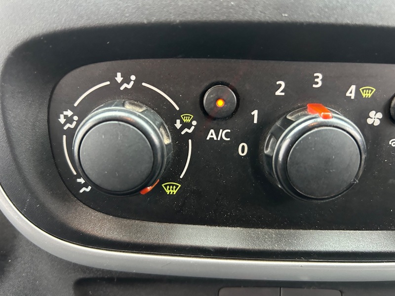 Used Vauxhall Vivaro 2015 for sale - 76470750: Photo 24