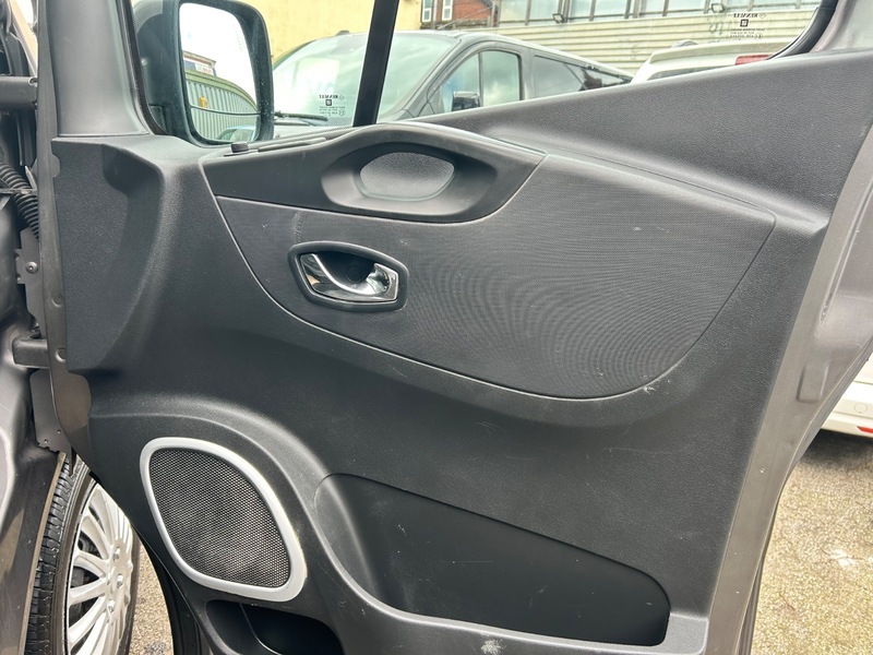 Used Vauxhall Vivaro 2015 for sale - 77535660: Photo 18