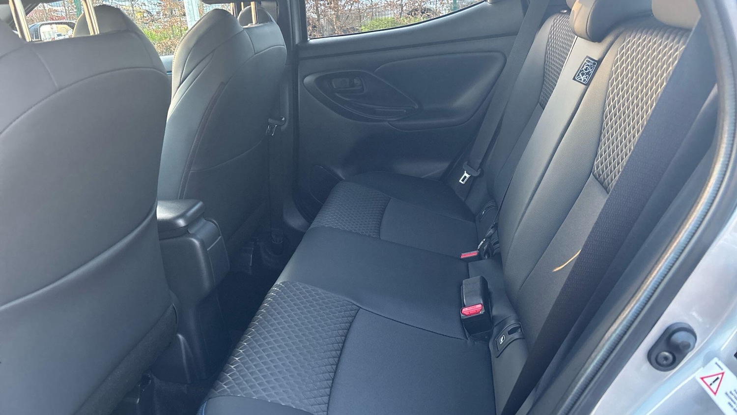 Used Toyota Yaris 2024 for sale - 77073908: Photo 15