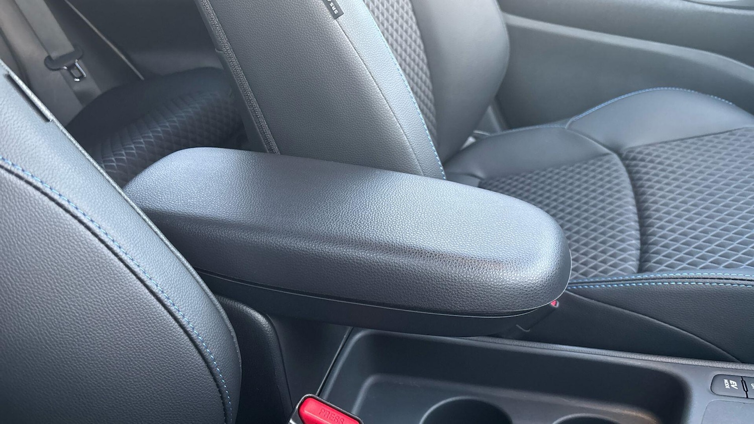 Used Toyota Yaris 2024 for sale - 77073908: Photo 35