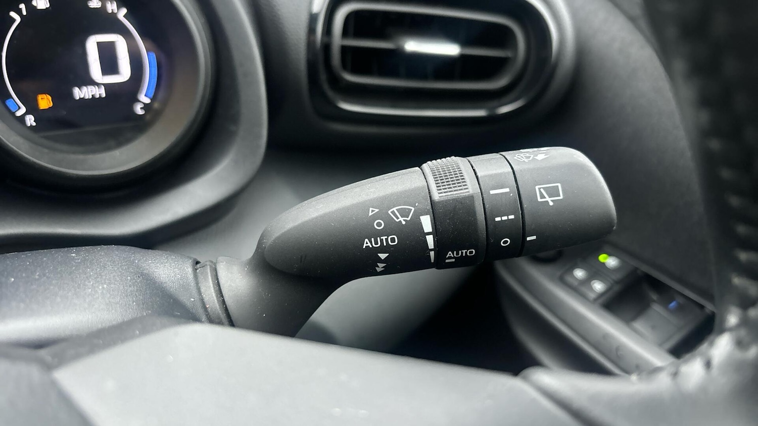 Used Toyota Yaris 2023 for sale - 77358417: Photo 32