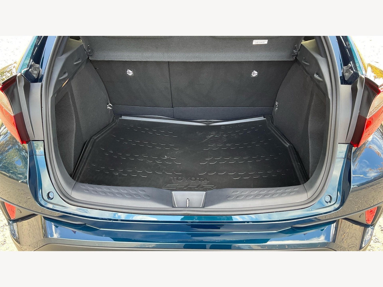 Used Toyota C-HR 2023 for sale - 76260302: Photo 16