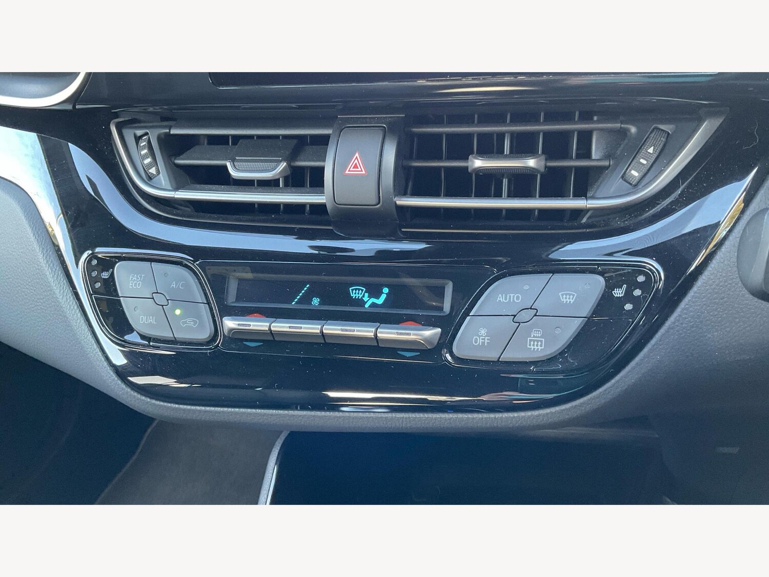 Used Toyota C-HR 2023 for sale - 76260302: Photo 32