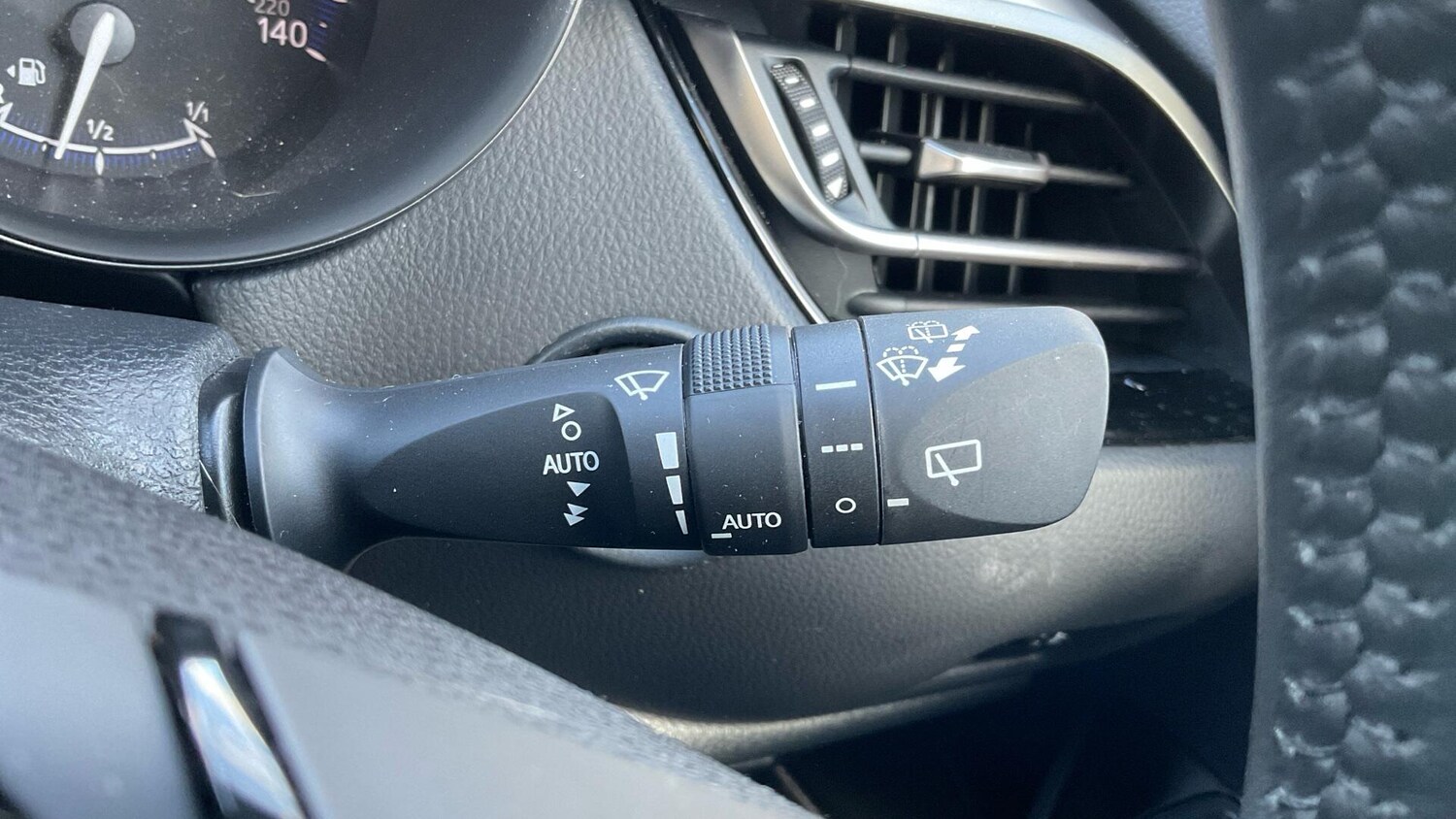 Used Toyota C-HR 2023 for sale - 76260302: Photo 36