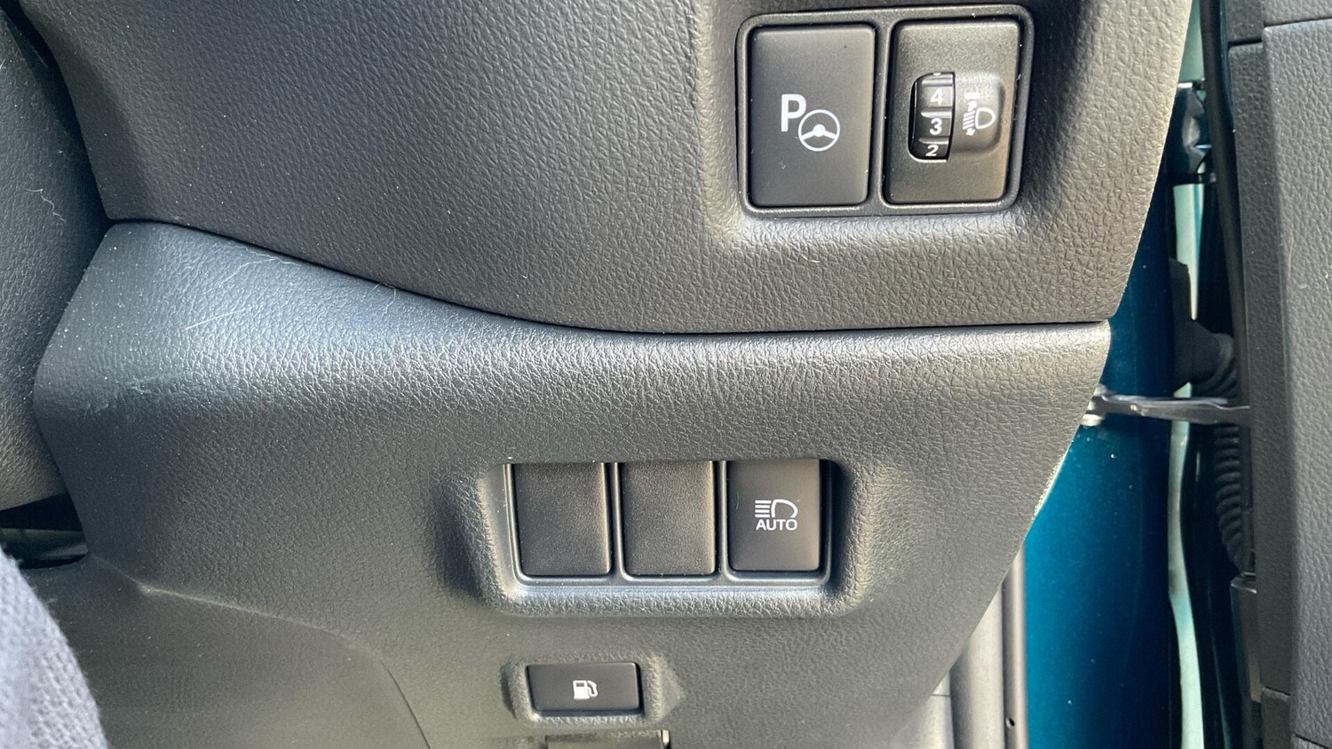 Used Toyota C-HR 2023 for sale - 76260302: Photo 39