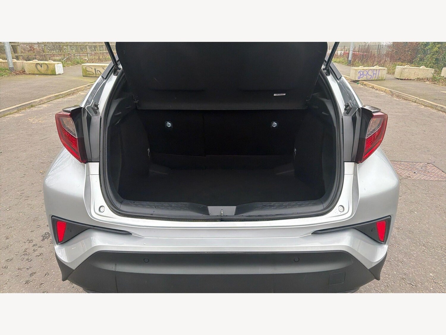 Used Toyota C-HR 2023 for sale - 77925981: Photo 16