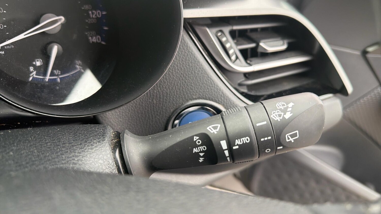 Used Toyota C-HR 2023 for sale - 77925981: Photo 34