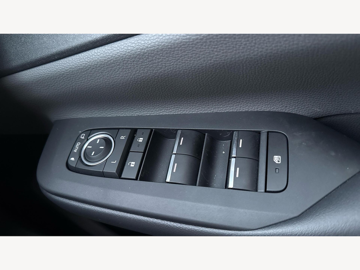 Used Toyota Prius 2025 for sale - 76997641: Photo 29