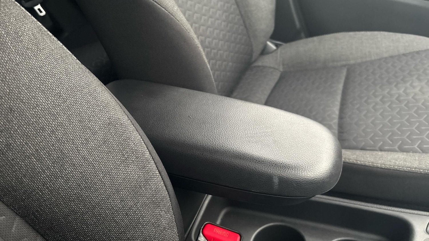 Used Toyota Yaris Cross 2024 for sale - 77351569: Photo 32