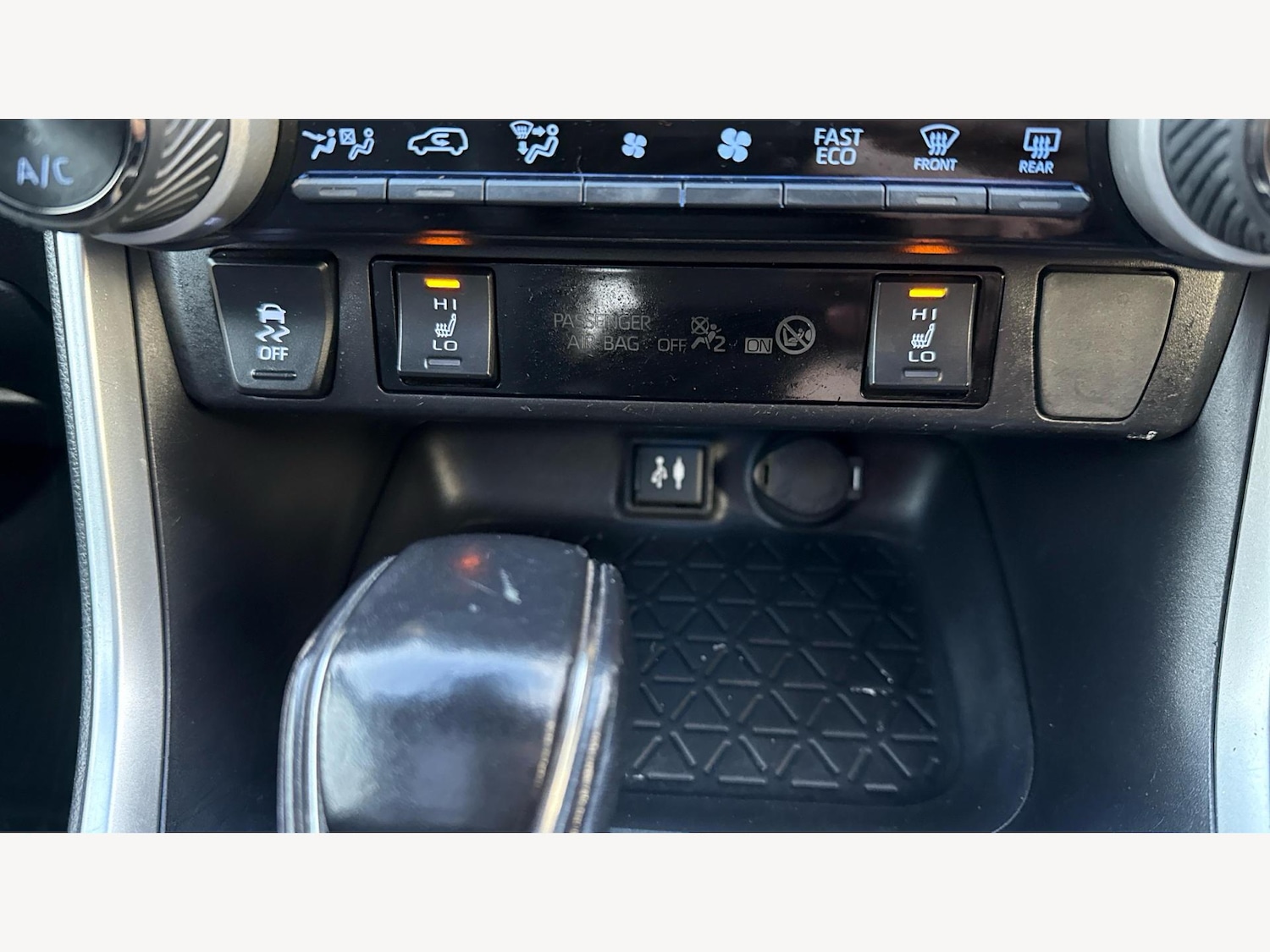 Used Toyota RAV4 2019 for sale - 77109590: Photo 30