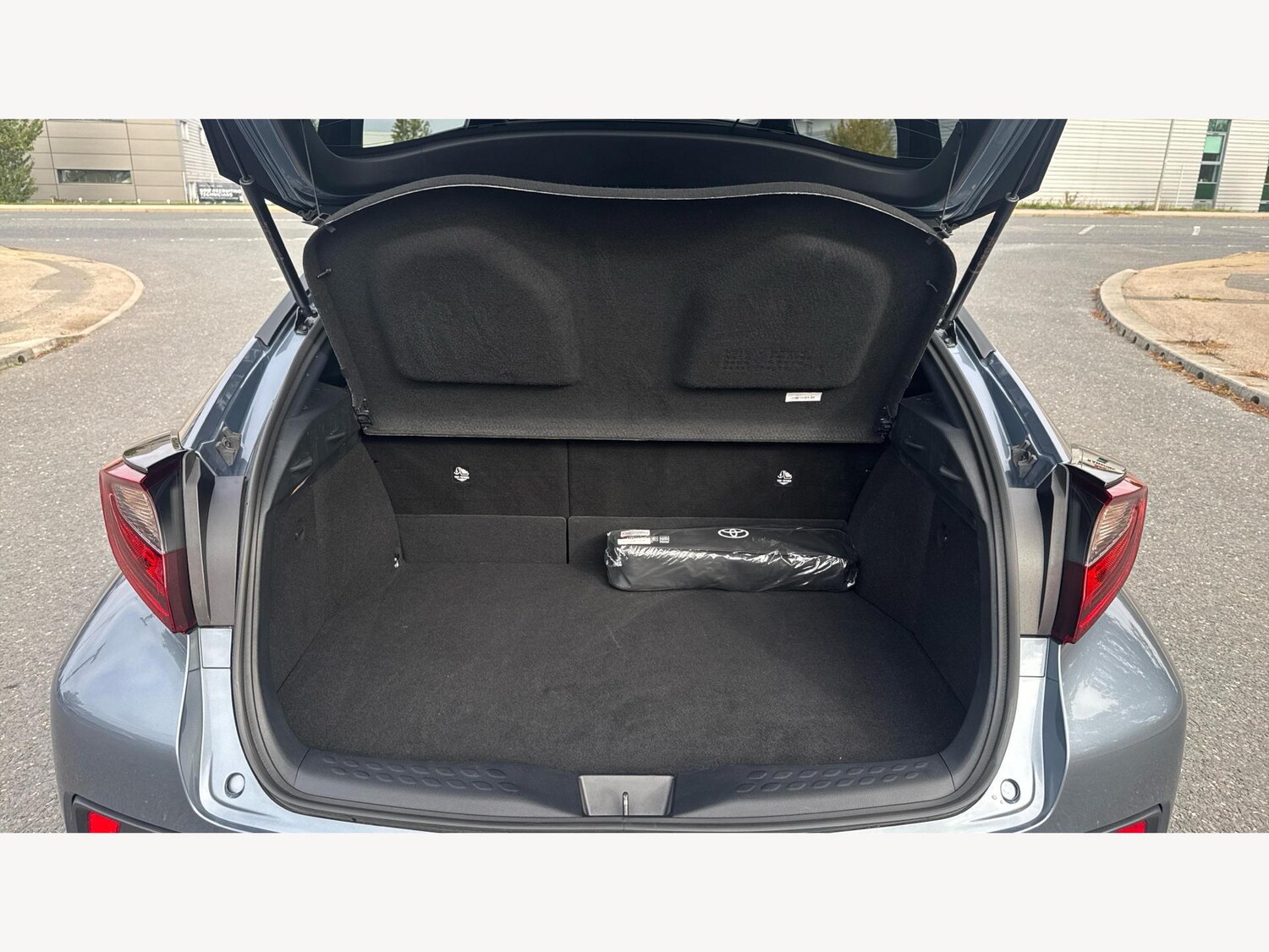 Used Toyota C-HR 2023 for sale - 76294729: Photo 16