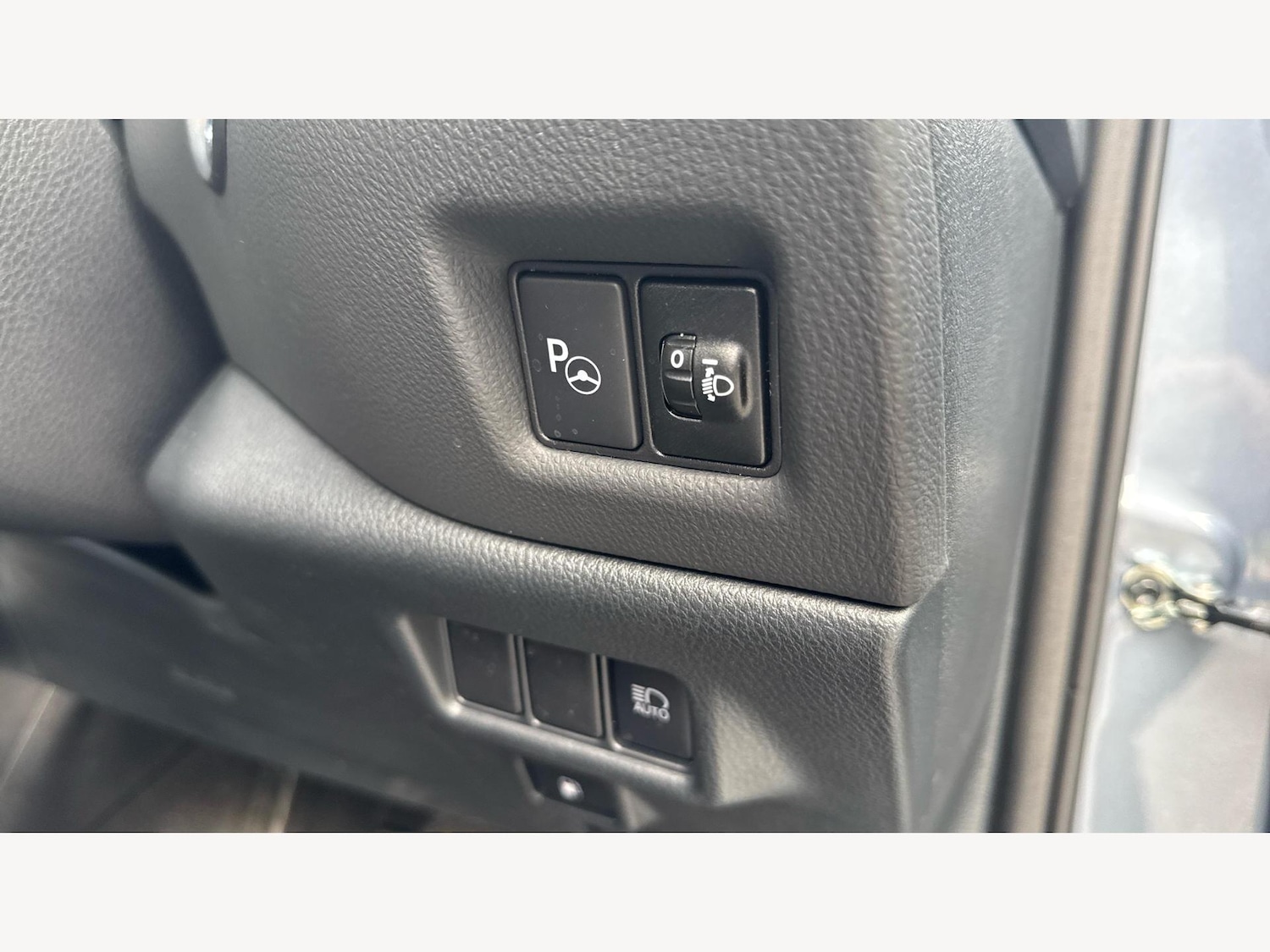 Used Toyota C-HR 2023 for sale - 76294729: Photo 23