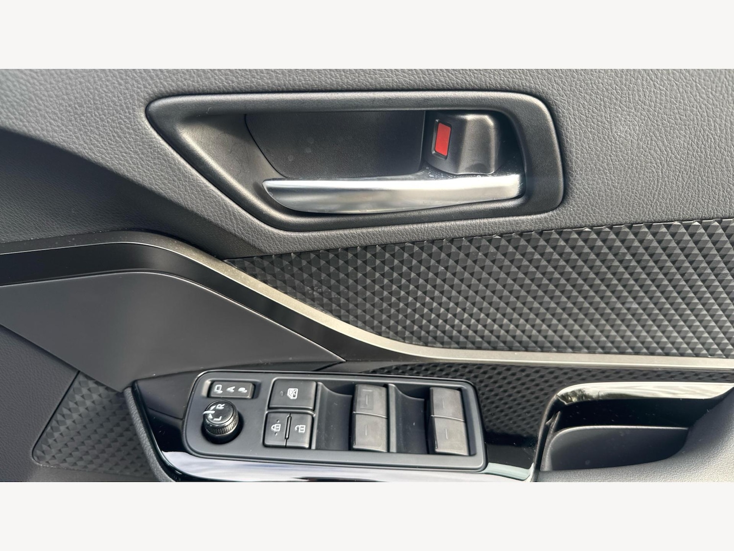 Used Toyota C-HR 2023 for sale - 76294729: Photo 24