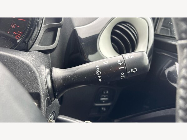 Used Toyota AYGO 2015 for sale - 76247928: Photo 28