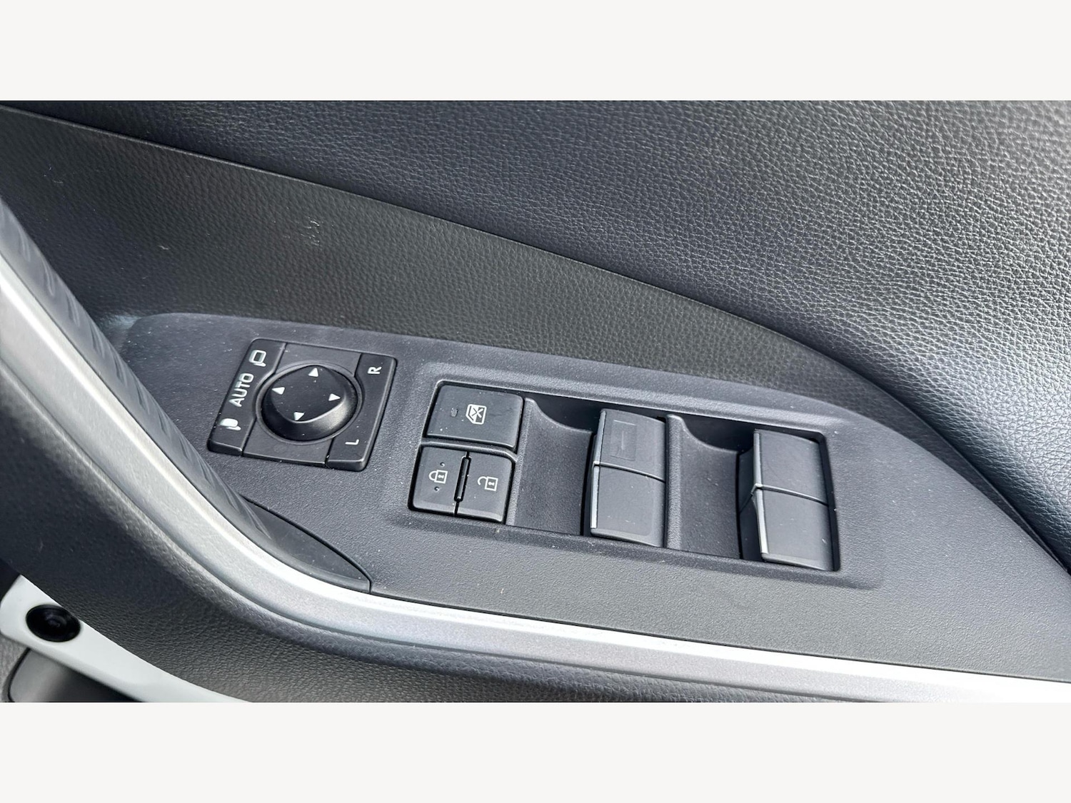 Used Toyota RAV4 2020 for sale - 76432551: Photo 34