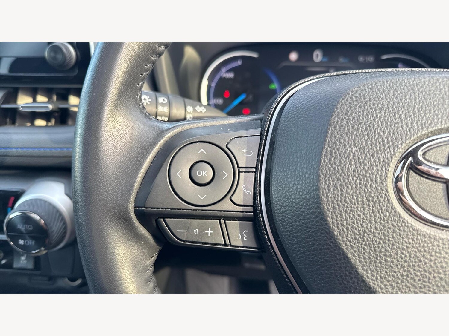 Used Toyota RAV4 2020 for sale - 76432551: Photo 40