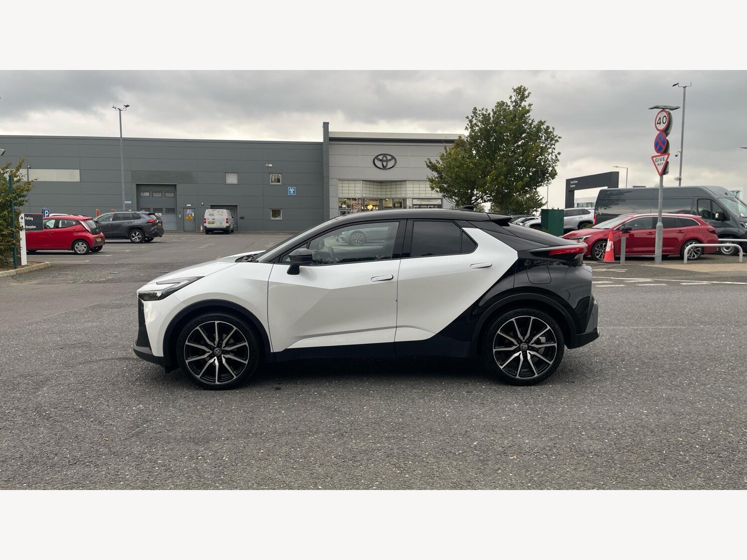 Used Toyota C-HR 2023 for sale - 76108512: Photo 19