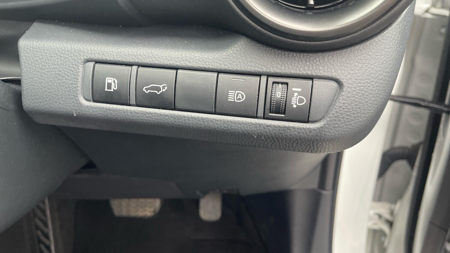 Used Toyota C-HR 2023 for sale - 76108512: Photo 34