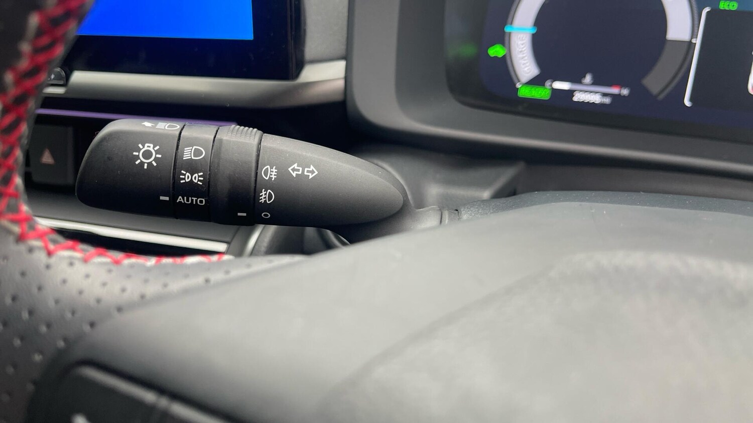 Used Toyota C-HR 2023 for sale - 76108512: Photo 39