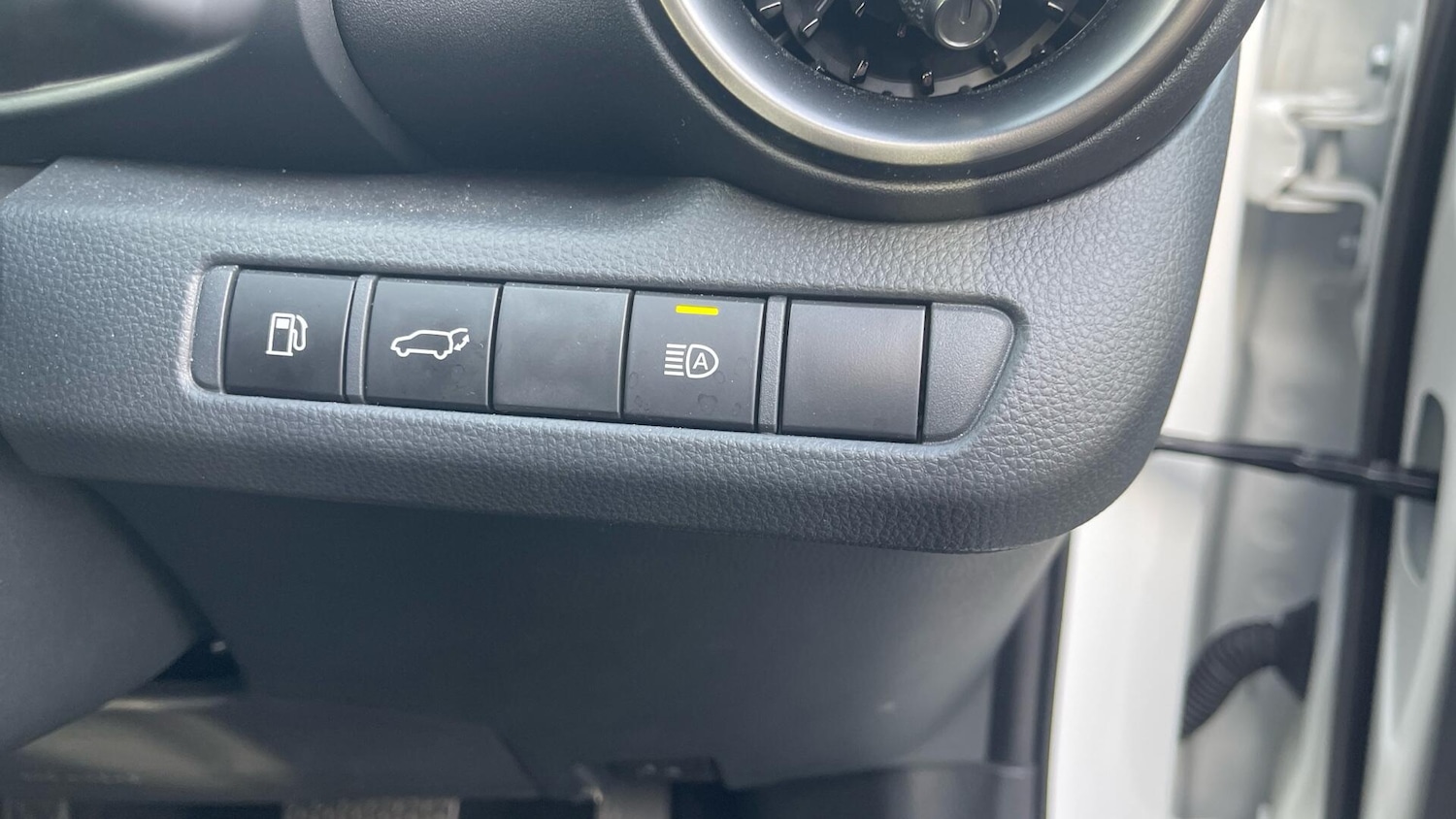 Used Toyota C-HR 2025 for sale - 77097988: Photo 35