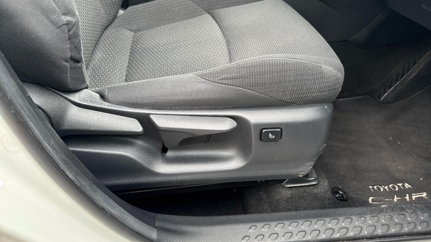 Used Toyota C-HR 2018 for sale - 78047245: Photo 34