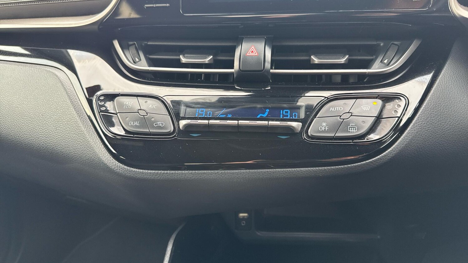 Used Toyota C-HR 2018 for sale - 78047245: Photo 41