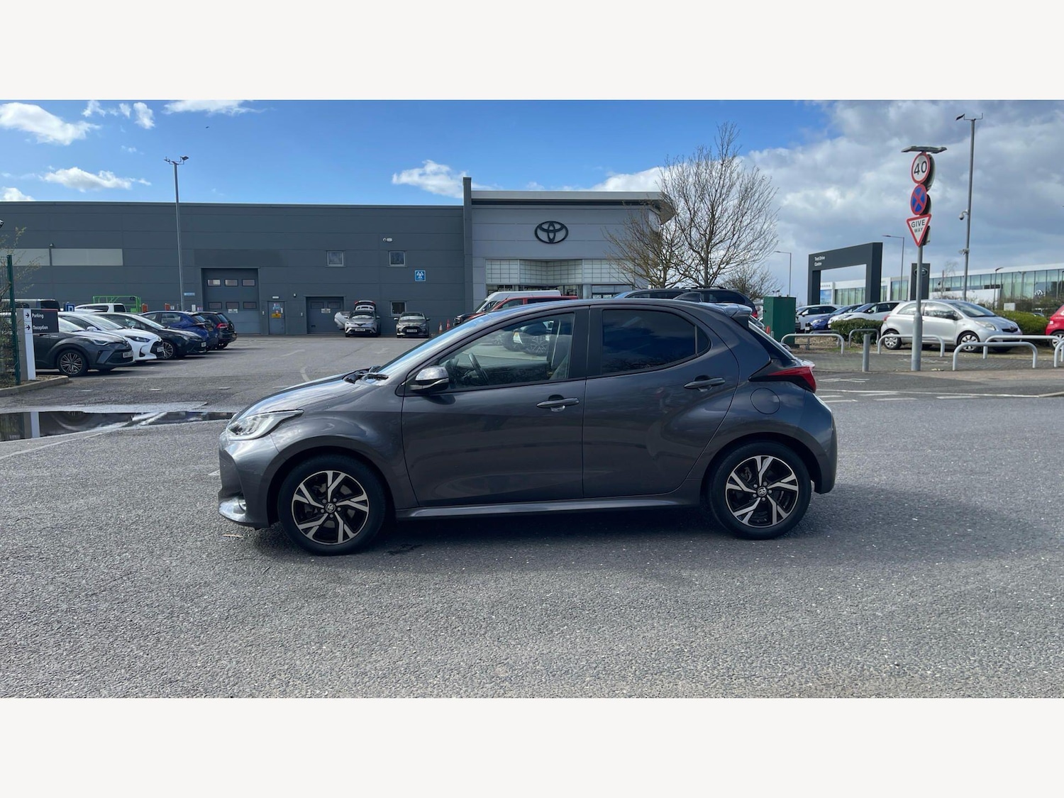 Used Toyota Yaris 2024 for sale - 78072048: Photo 19