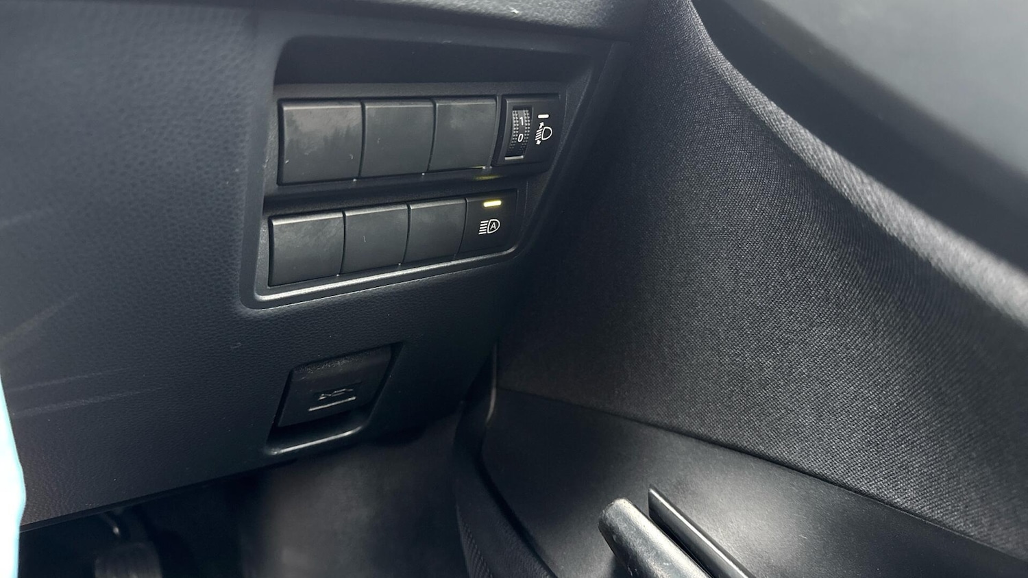 Used Toyota Yaris 2023 for sale - 77156795: Photo 40