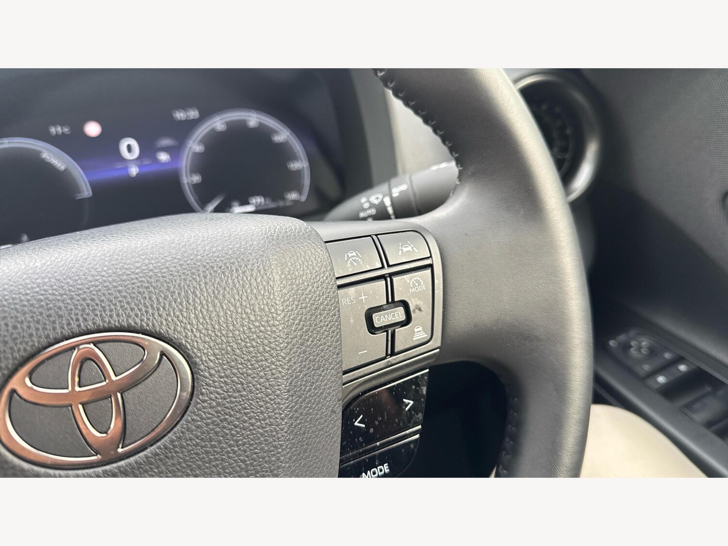 Used Toyota C-HR 2025 for sale - 76440616: Photo 24