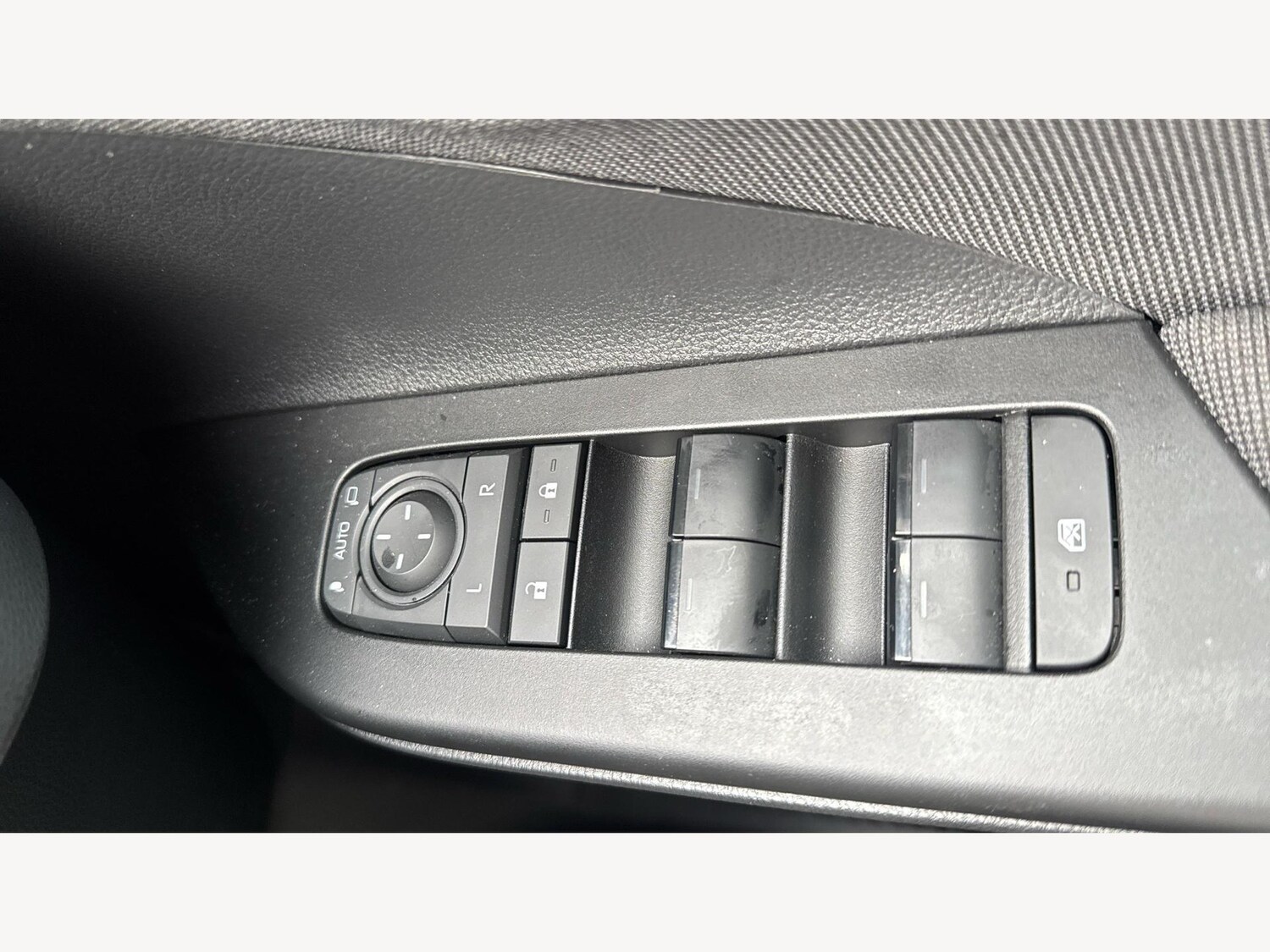 Used Toyota C-HR 2025 for sale - 76440616: Photo 30