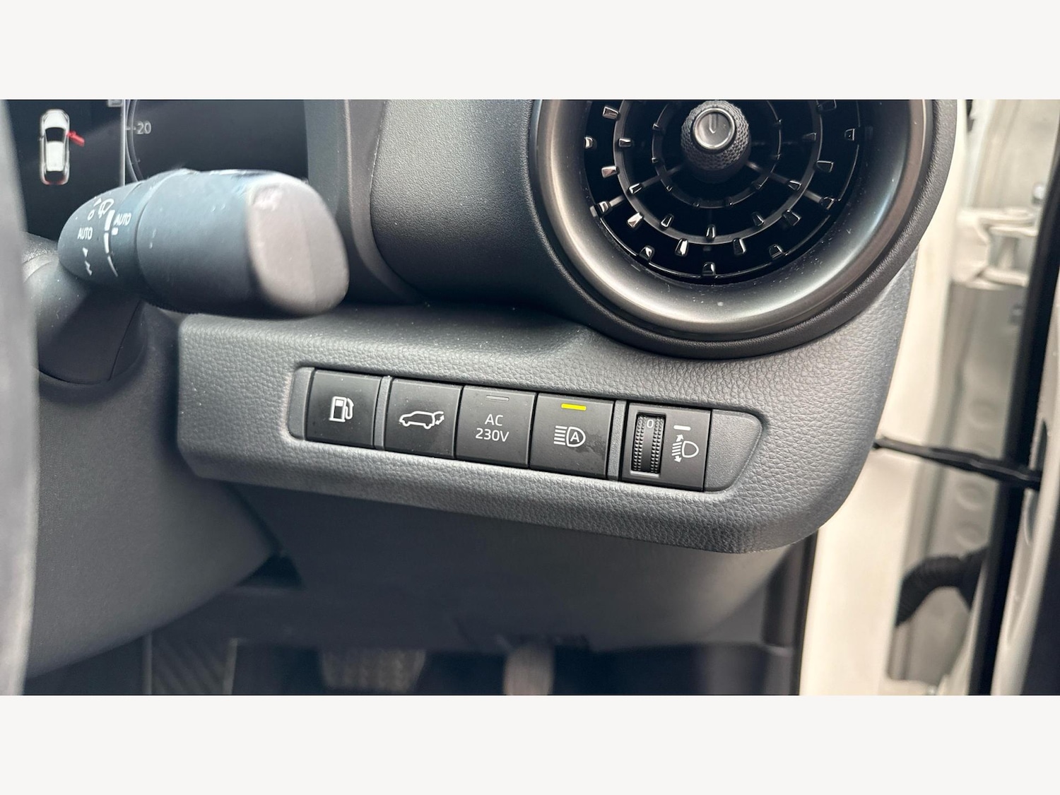 Used Toyota C-HR 2024 for sale - 76498967: Photo 25