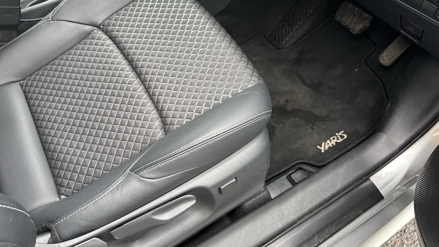 Used Toyota Yaris for sale - 77215292: Photo 34