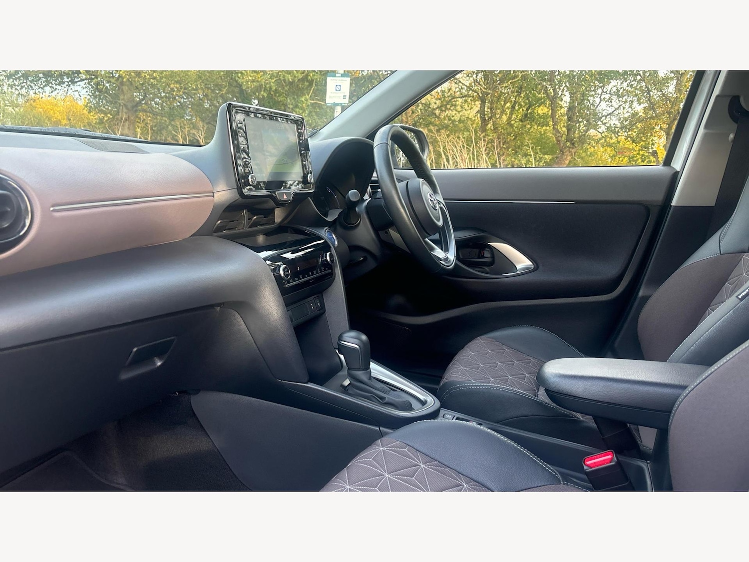 Used Toyota Yaris Cross 2024 for sale - 76936037: Photo 12