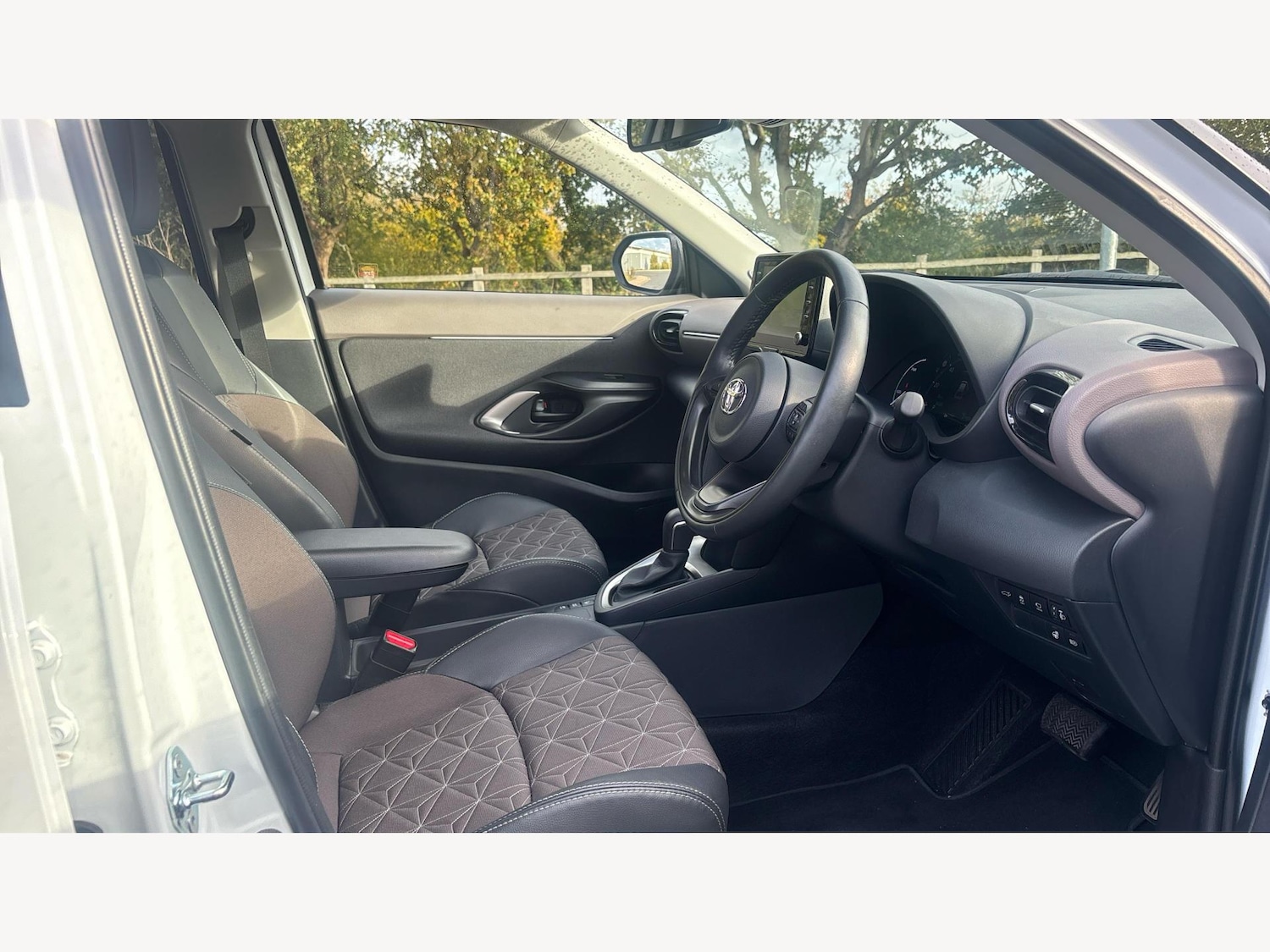 Used Toyota Yaris Cross 2024 for sale - 76936037: Photo 13