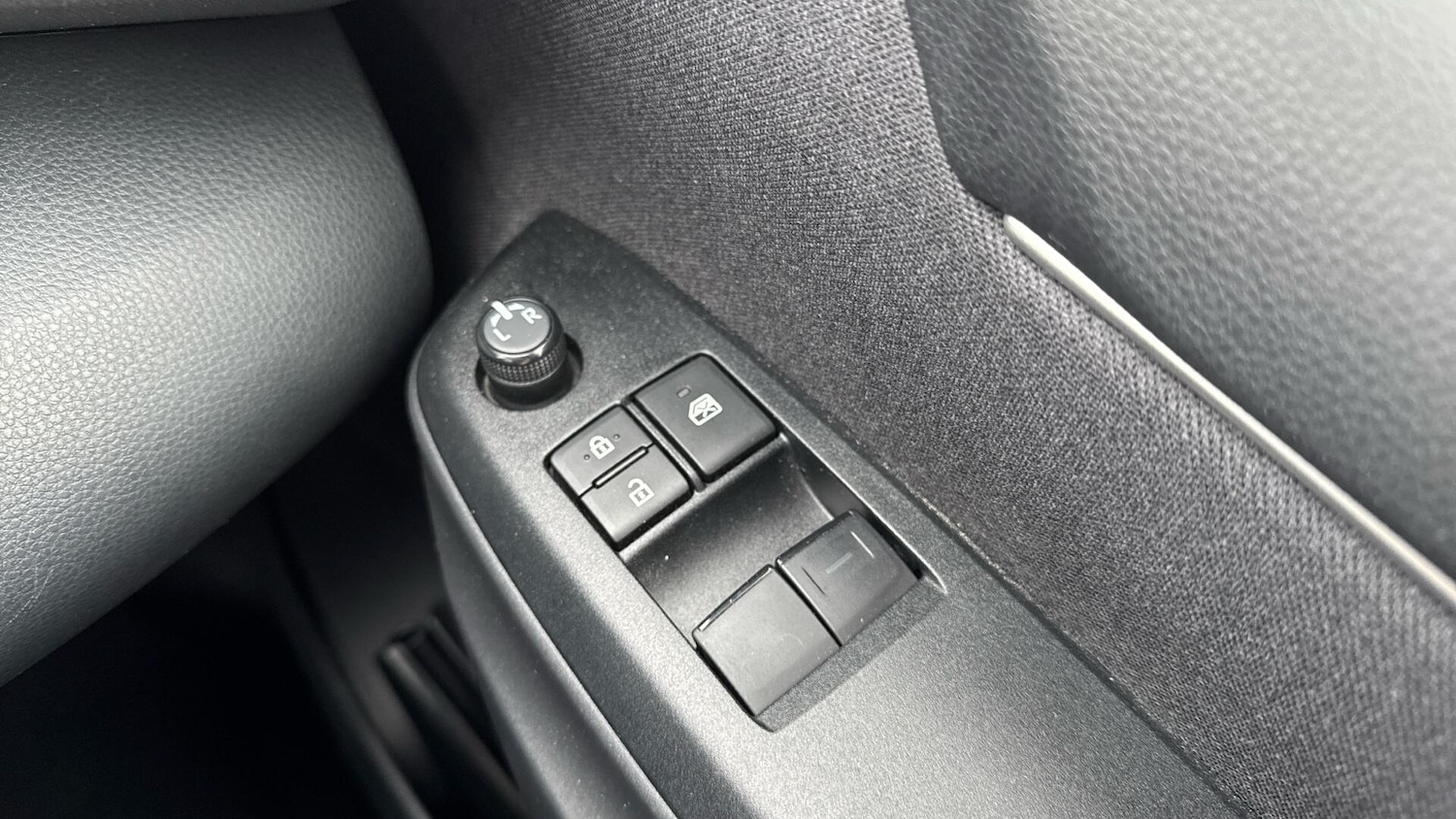 Used Toyota Yaris 2023 for sale - 77267644: Photo 39