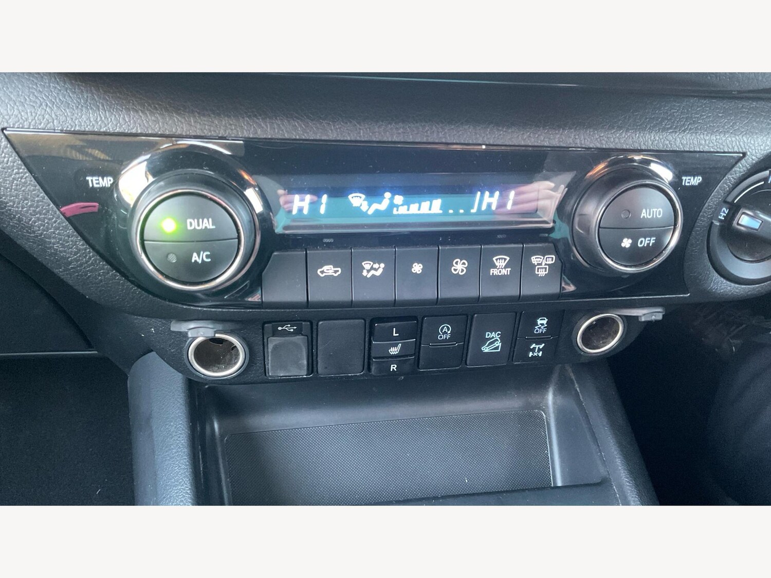 Used Toyota Hilux 2022 for sale - 76735288: Photo 32