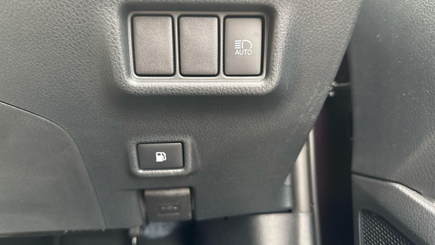 Used Toyota C-HR 2023 for sale - 78072977: Photo 30