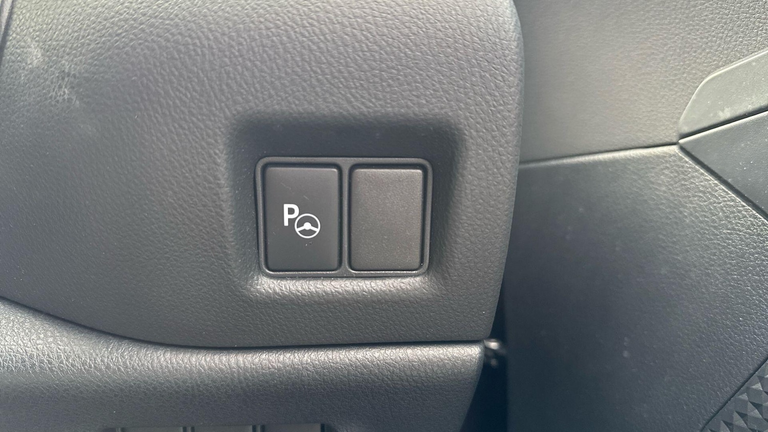 Used Toyota C-HR 2023 for sale - 78072977: Photo 31